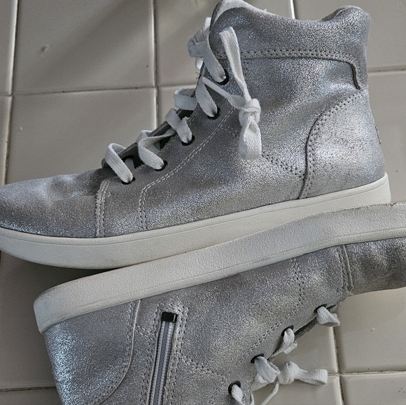 UGG Silver Glitter Metallic High Top Girls Sneakers - Picture 2 of 5